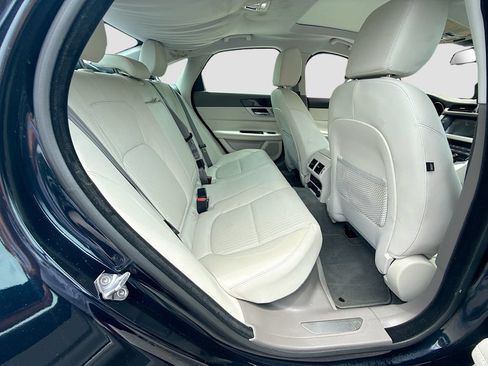 Used 2016 Jaguar XF Prestige RWD image 31