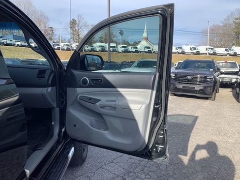 Used 2012 Toyota Tacoma 4x4 Double Cab image 12