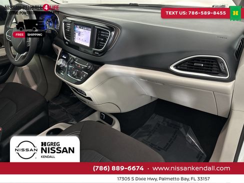 Used 2023 Chrysler Voyager LX image 36