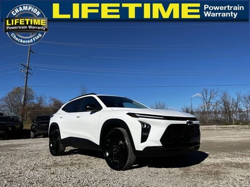 Used 2024 Chevrolet Trax ACTIV w/ Driver Confidence Package image 2