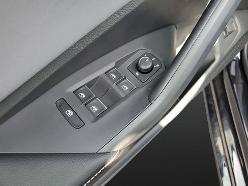 New 2025 Volkswagen Jetta SE image 27