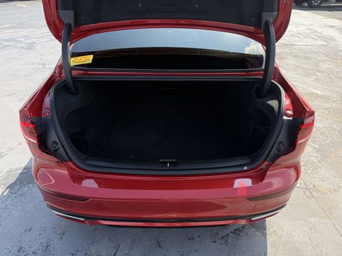 Used 2022 Volvo S60 T8 R-Design Expression image 37