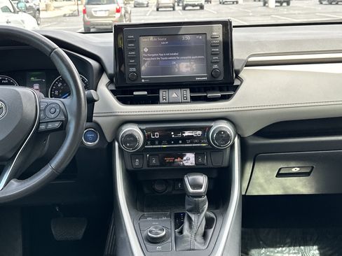 Used 2022 Toyota RAV4 XLE Premium AWD/4WD image 30