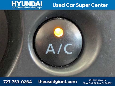 Used 2017 Nissan Versa SV FWD image 22