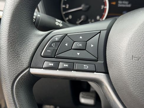 Used 2025 Nissan Altima 2.5 SV FWD image 23
