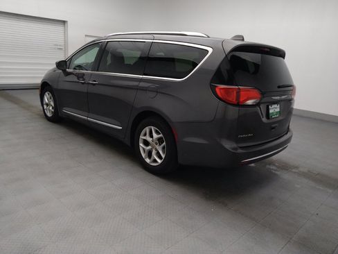 Used 2018 Chrysler Pacifica Touring-L w/ Tire & Wheel Group FWD image 3