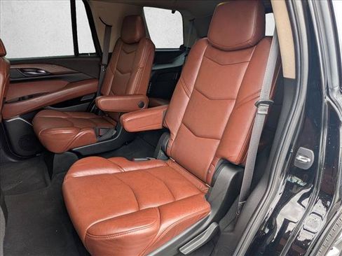 Used 2020 Cadillac Escalade Premium Luxury AWD/4WD image 19
