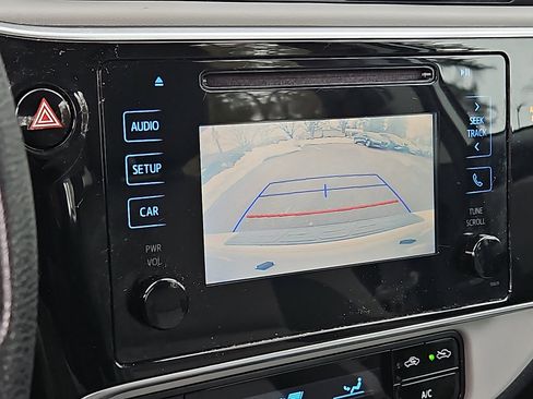 Used 2019 Toyota Corolla LE image 17