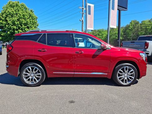 Used 2024 GMC Terrain Denali w/ Denali Premium Package AWD/4WD image 7