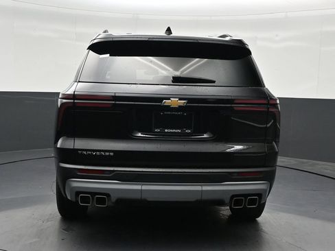 Used 2025 Chevrolet Traverse LT w/ Driver Confidence Package FWD image 4