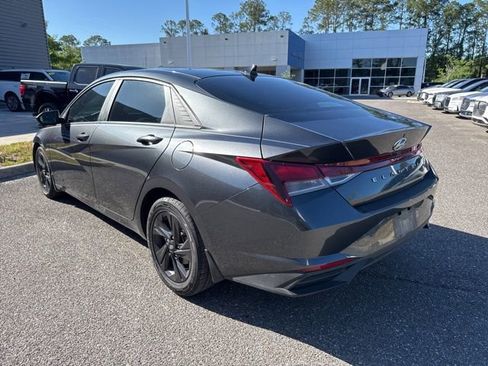 Used 2022 Hyundai Elantra SEL FWD image 10