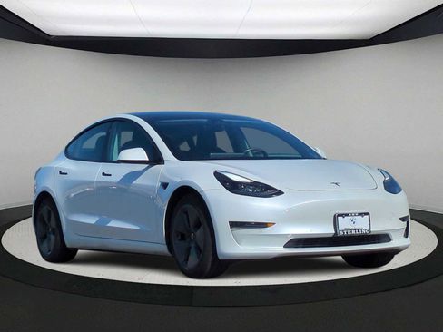 Used 2021 Tesla Model 3 Standard Range Plus image 2