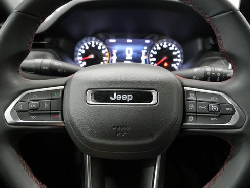 Used 2025 Jeep Compass Trailhawk AWD/4WD image 15