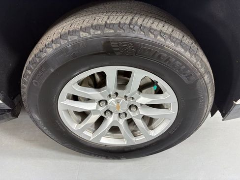 Used 2024 Chevrolet Suburban LT image 13