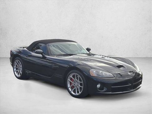 Used 2004 Dodge Viper SRT-10 image 3
