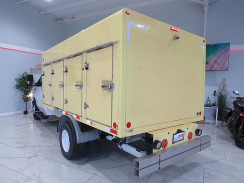 Used 2019 Ford E-450 and Econoline 450 Super Duty w/ Power Windows & Locks Group image 5