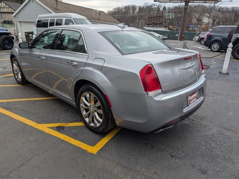 Used 2018 Chrysler 300 Limited image 5