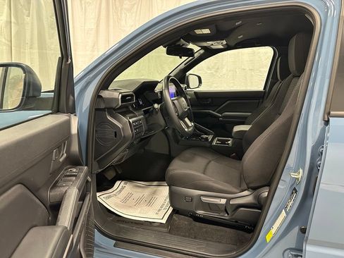 Used 2025 Toyota 4Runner SR5 AWD/4WD image 10