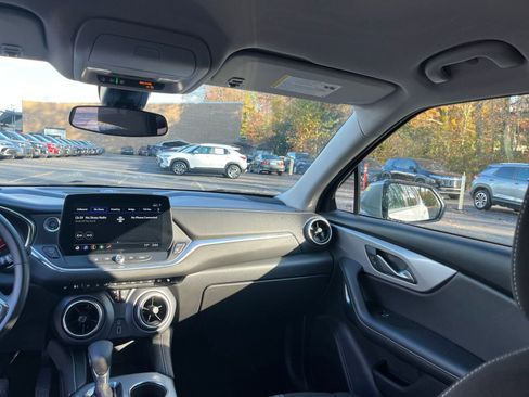 Used 2025 Chevrolet Blazer LT image 31