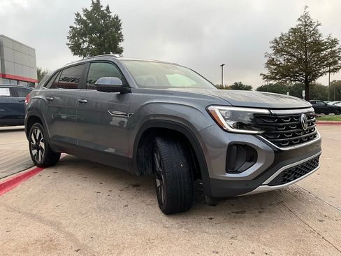 Used 2025 Volkswagen Atlas Cross Sport SE image 5