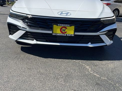 New 2025 Hyundai Elantra Limited image 4