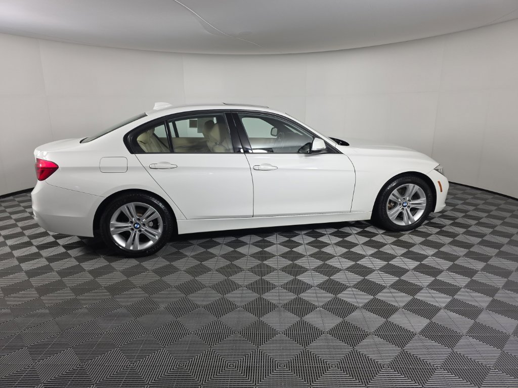 Used 2016 BMW 328i xDrive Sedan AWD/4WD image 6