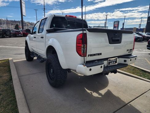 Used 2020 Nissan Frontier SV w/ Midnight Edition Floor Mats image 7