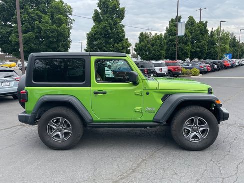 Used 2018 Jeep Wrangler Sport AWD/4WD image 6