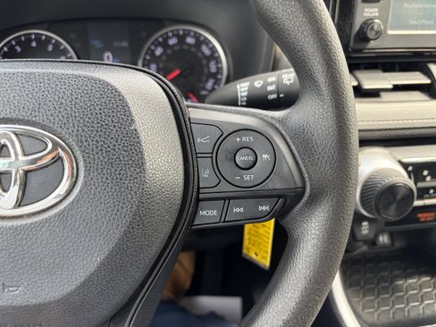Used 2019 Toyota RAV4 LE w/ All Weather Liner Package AWD/4WD image 18