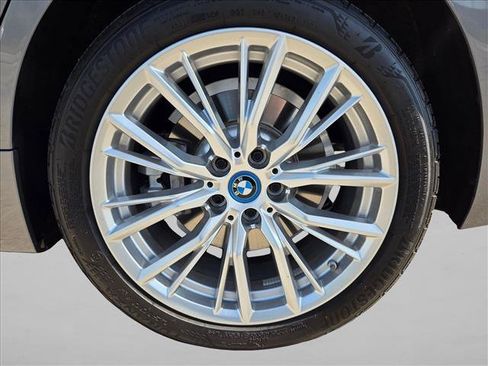 Used 2024 BMW 330e w/ Premium Package RWD image 30