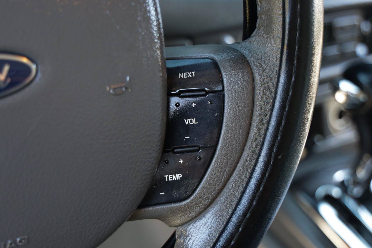 Used 2005 Ford Crown Victoria LX RWD image 26