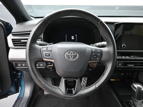 Used 2025 Toyota Camry SE image 17