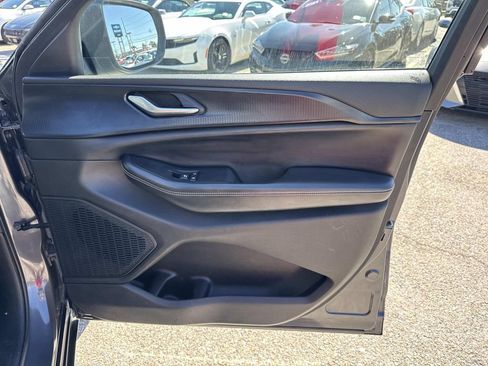 Used 2024 Jeep Grand Cherokee Laredo image 14