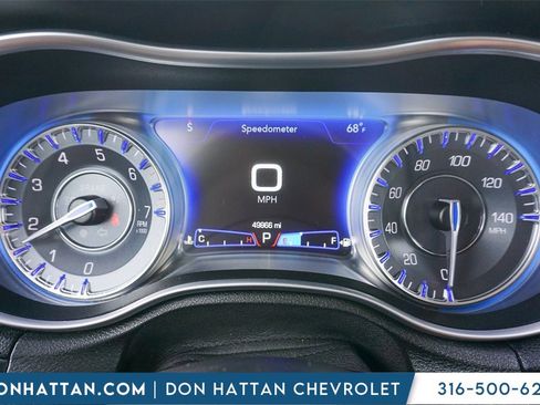 Used 2023 Chrysler 300 Touring w/ Sport Appearance Package image 7