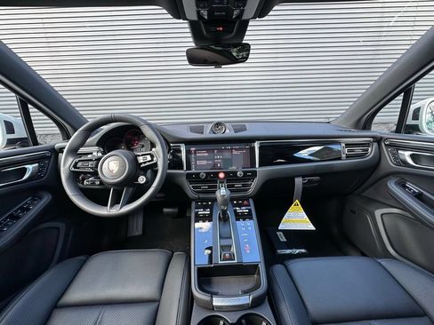 Used 2026 Porsche Macan AWD/4WD image 6