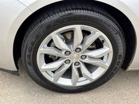 Used 2016 Chevrolet Impala LT w/ Convenience Package image 12