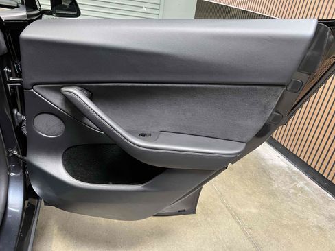 Used 2025 Tesla Model Y Long Range AWD/4WD image 71