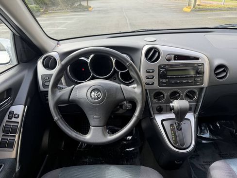 Used 2006 Toyota Matrix XR FWD image 17