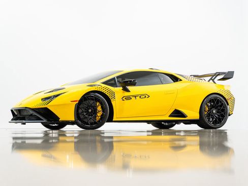 Used 2022 Lamborghini Huracan STO image 88