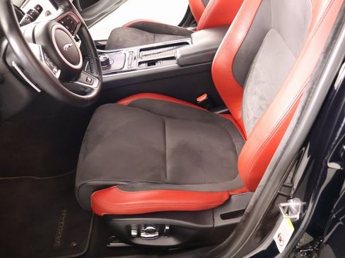 Used 2019 Jaguar XE S image 12