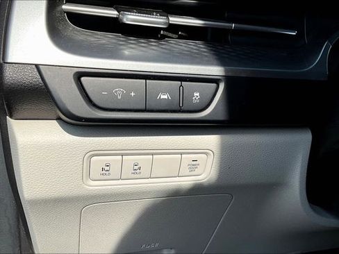 Certified 2024 Kia Carnival LX image 15