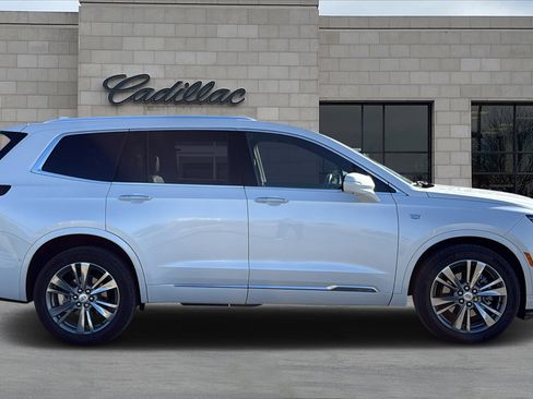 Certified 2022 Cadillac XT6 Premium Luxury w/ Technology Package image 2