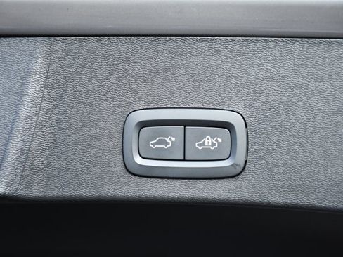 Certified 2025 Volvo XC40 B5 Core AWD/4WD image 25