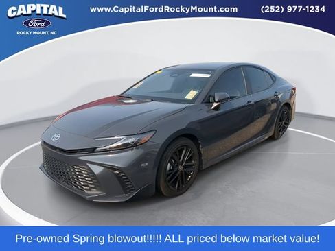 Used 2025 Toyota Camry SE FWD image 1