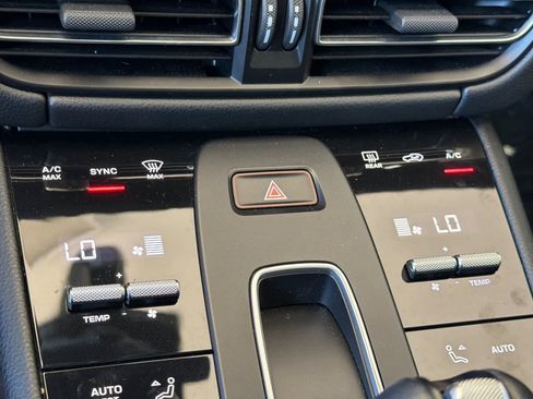 Used 2022 Porsche Macan AWD/4WD image 23