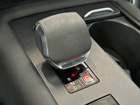 Used 2023 Land Rover Discovery S R-Dynamic image 24