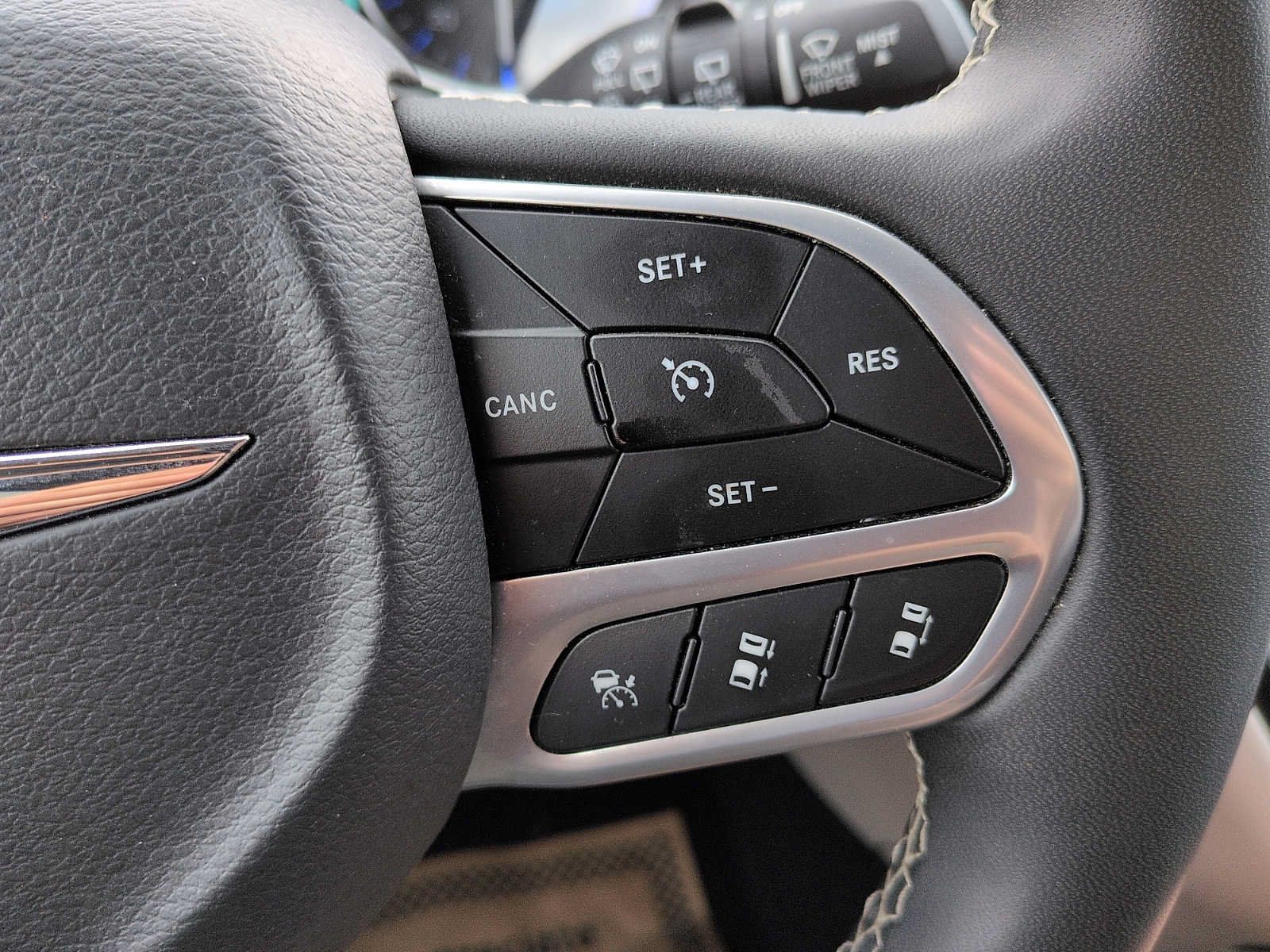 Used 2024 Chrysler Pacifica Touring-L FWD image 18