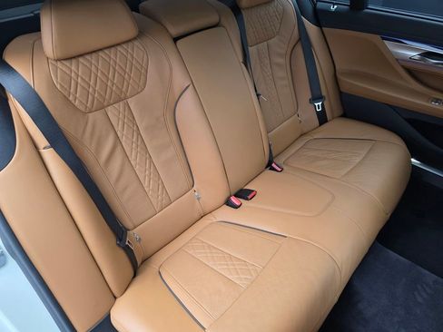 Used 2022 BMW 740i w/ M Sport Package RWD image 28