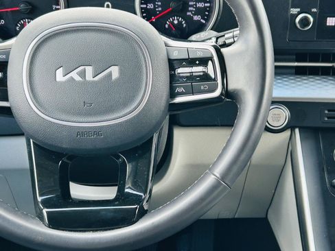 Used 2024 Kia Carnival LX image 15