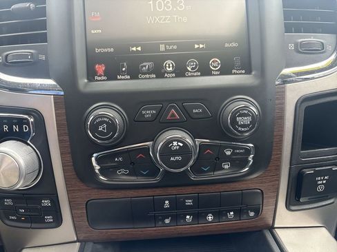 Used 2017 RAM 1500 Laramie w/ Convenience Group AWD/4WD image 17